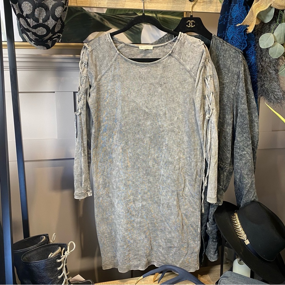 June and Delancey Gray Lace-Up Sleeve Dress Size M